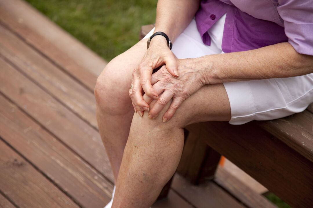 Il dolore alle articolazioni del ginocchio può essere un sintomo di malattie reumatiche